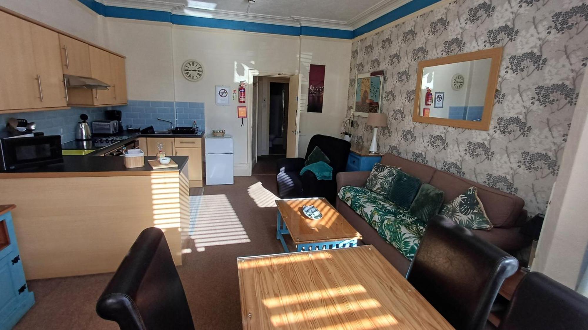 Morwenna Luxury Holiday Apartments Ландъндо Стая снимка